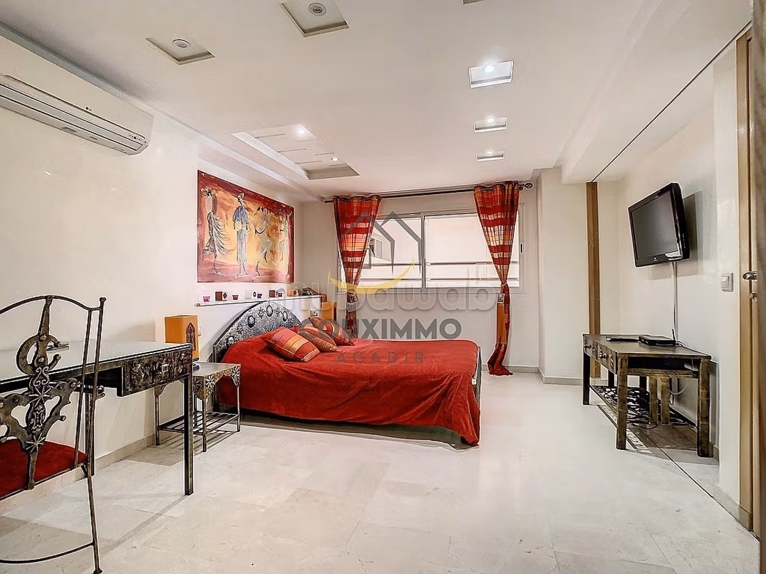 Nice apartment near city center with swimming pool