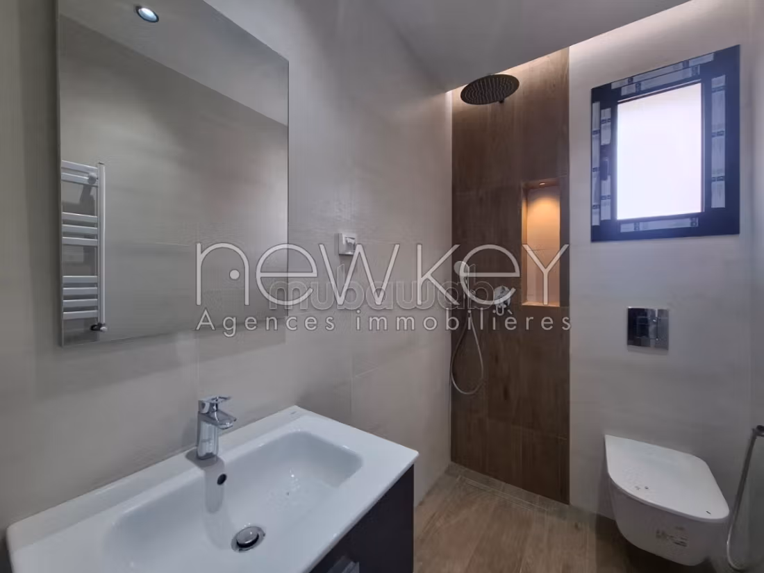 Villa Neuve S3 avec piscine à vendre à La Soukra