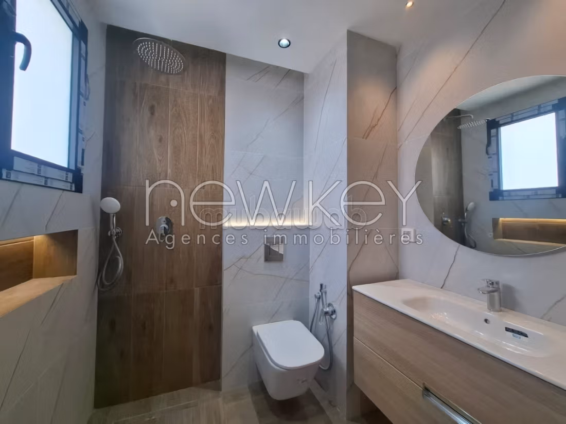 Villa Neuve S3 avec piscine à vendre à La Soukra