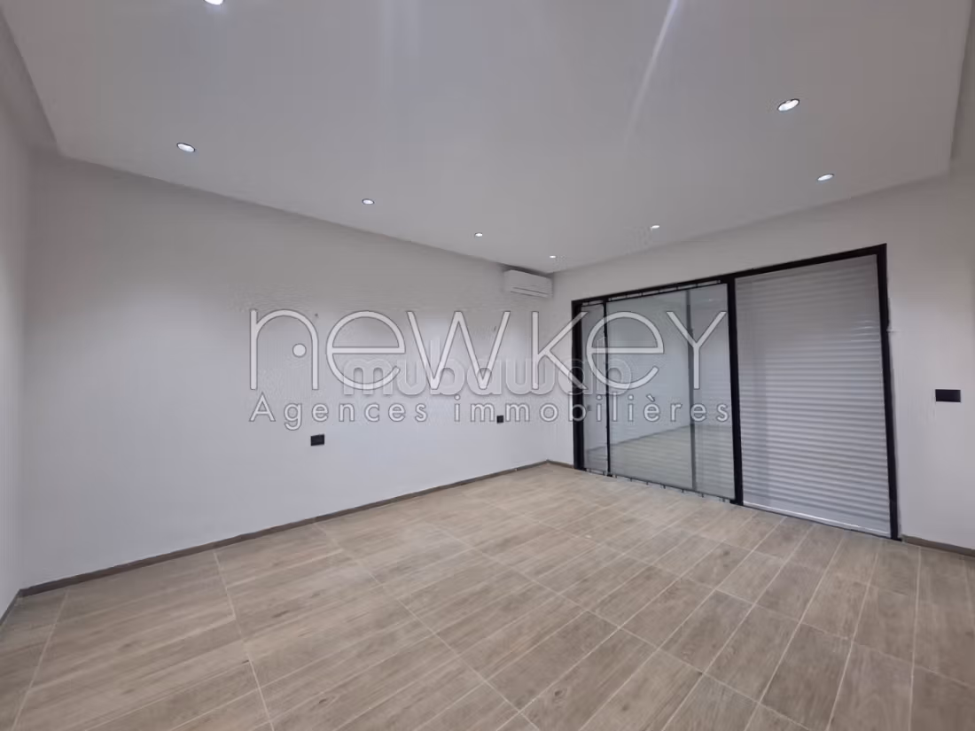 Villa Neuve S3 avec piscine à vendre à La Soukra