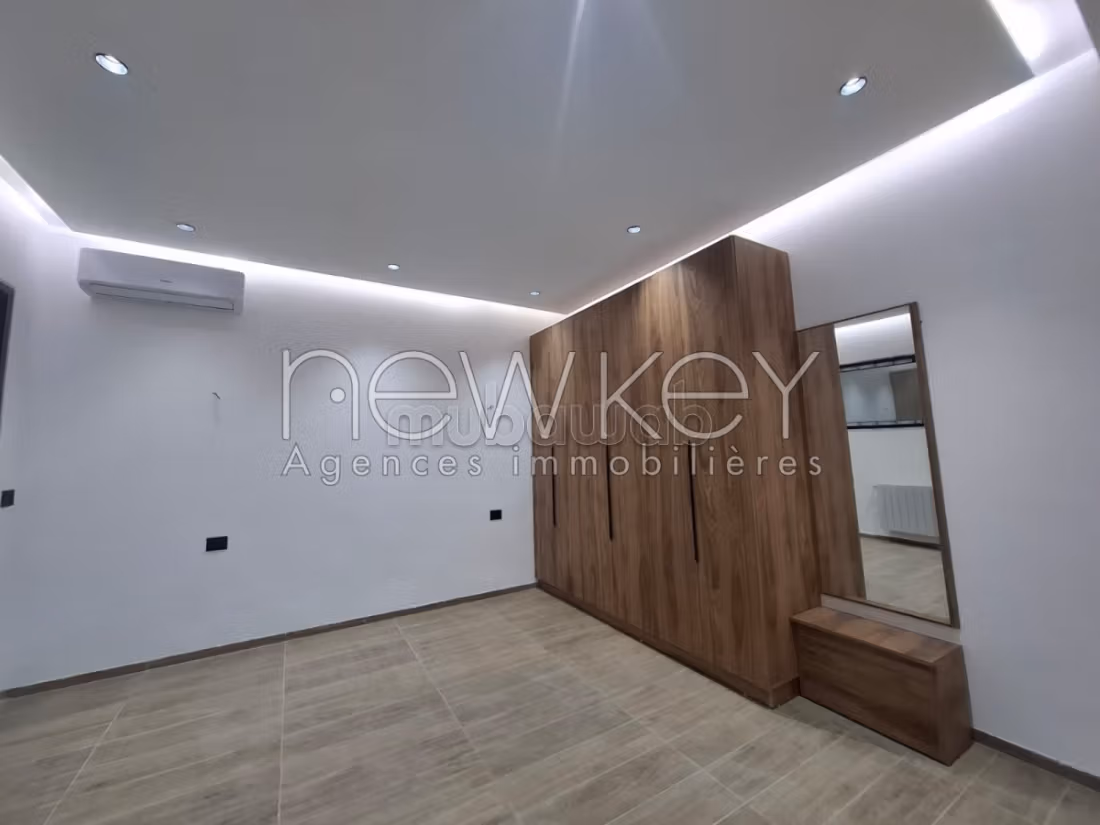 Villa Neuve S3 avec piscine à vendre à La Soukra