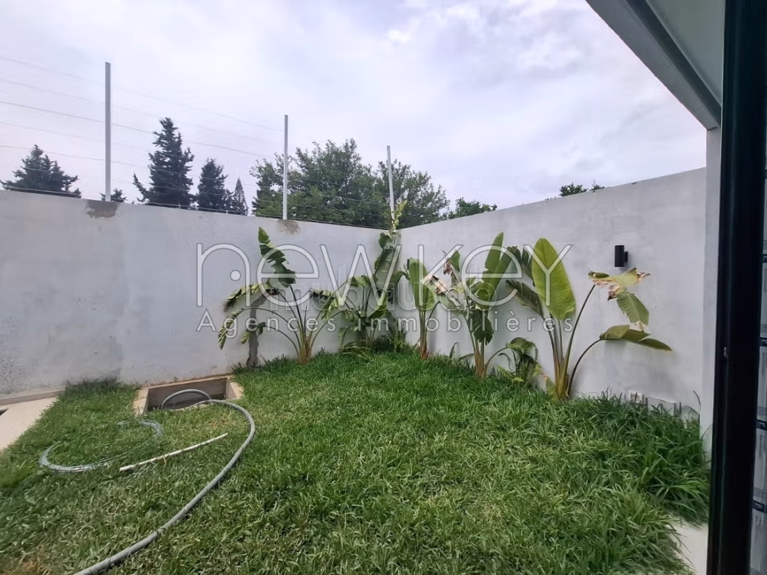 Villa Neuve S3 avec piscine à vendre à La Soukra