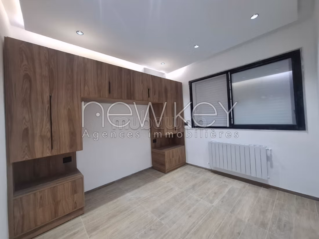 Villa Neuve S3 avec piscine à vendre à La Soukra