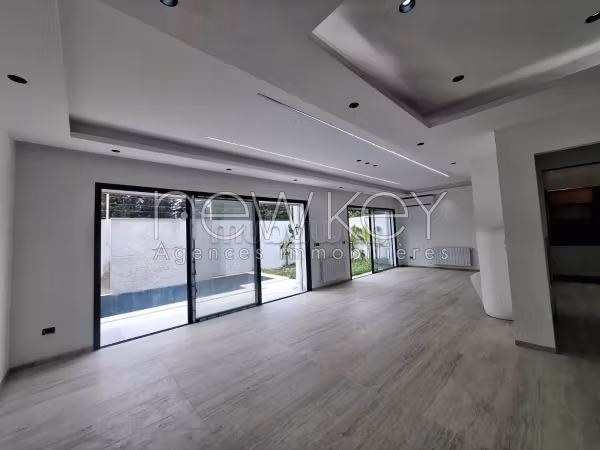Villa Neuve S3 avec piscine à vendre à La Soukra
