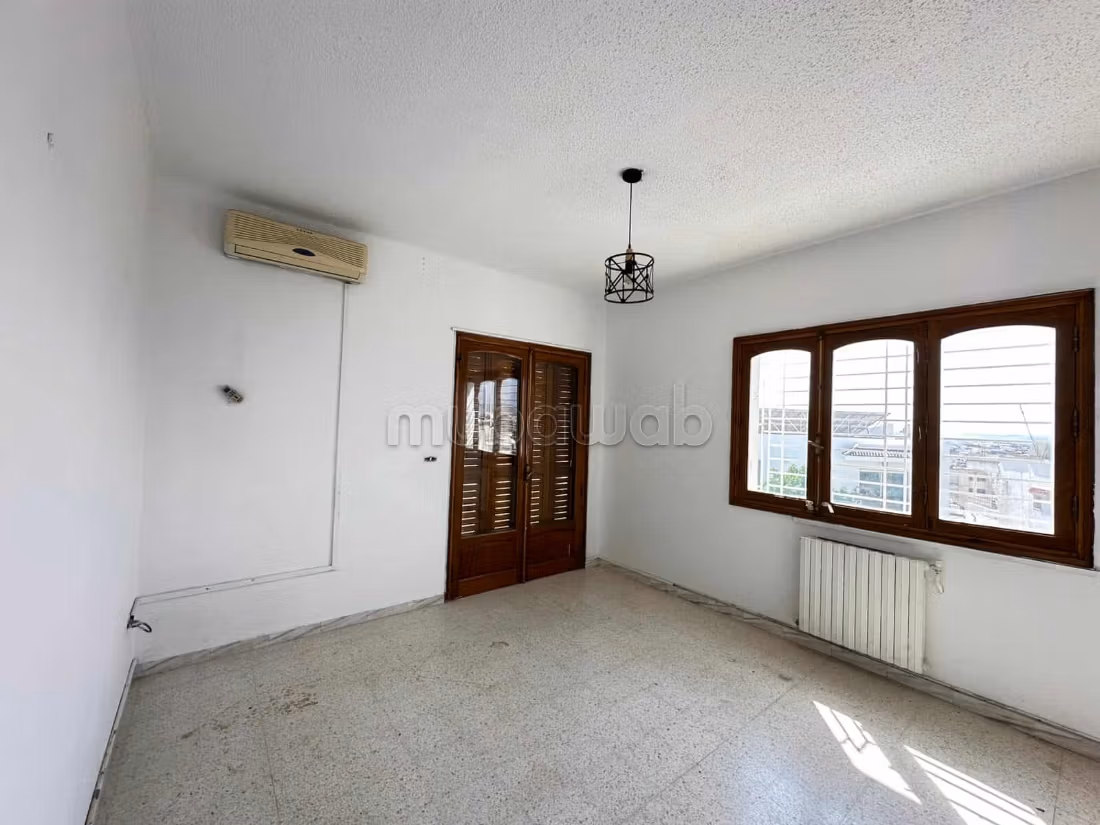 Maestosa villa in affitto a El Manar 1.8 locali. Riscaldamento e porta blindata
