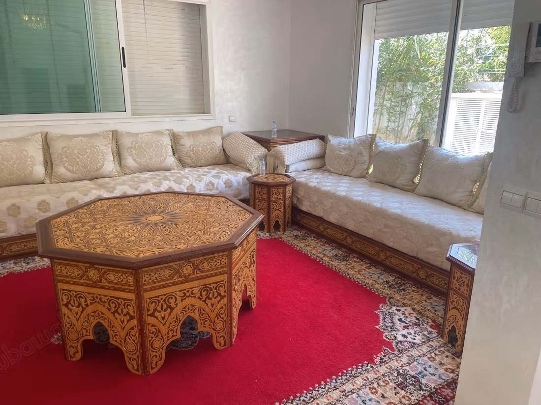 Preciosa villa en alquiler. Pequeña superficie 299 m². Espacios verdes, Balcón