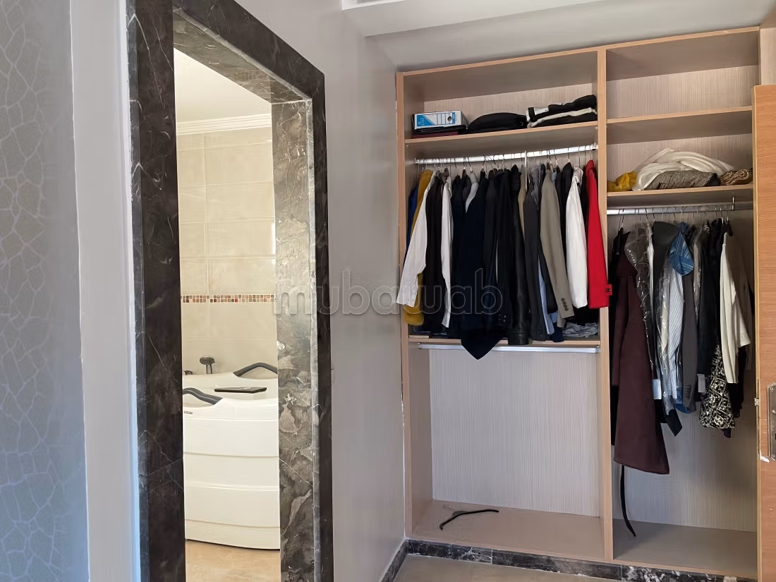 Preciosa villa en alquiler. Pequeña superficie 299 m². Espacios verdes, Balcón