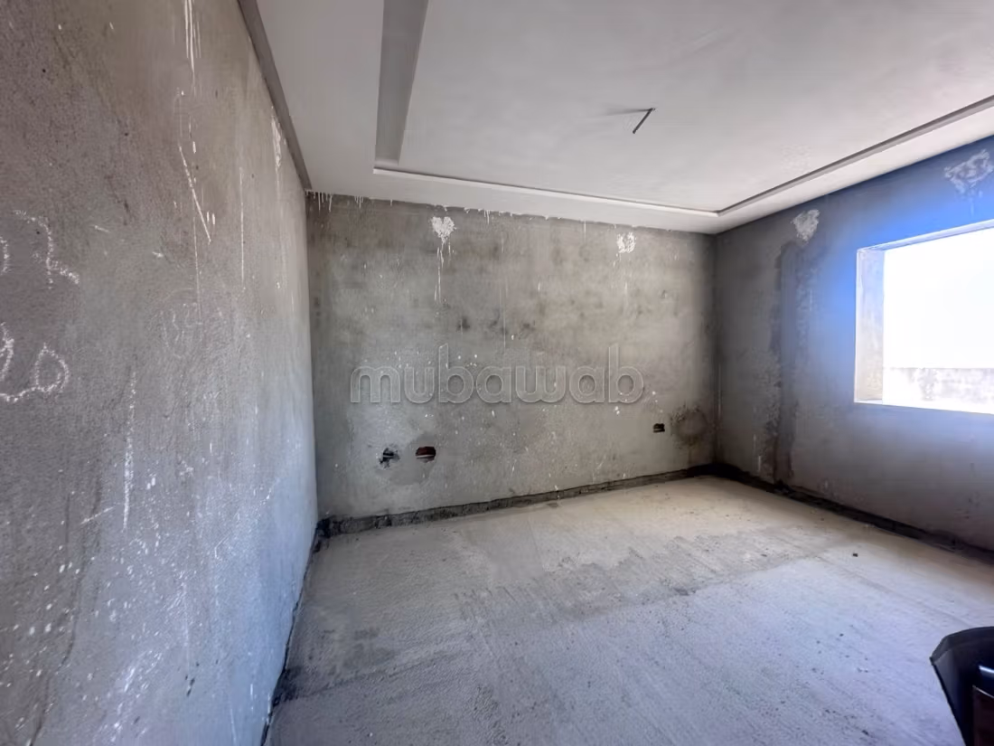 Immeuble inachevé composé de 4 appartements à vendre