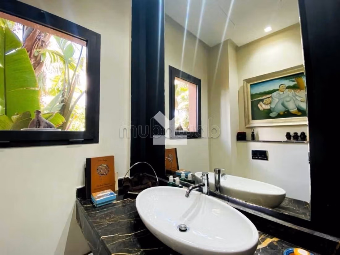 Magnifica villa in vendita. Superficie 304 m². Giardino e garage
