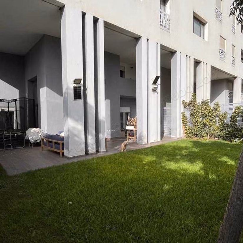 Sell apartment in Casablanca Finance City. 3 beautiful rooms. Private garden, Cellar