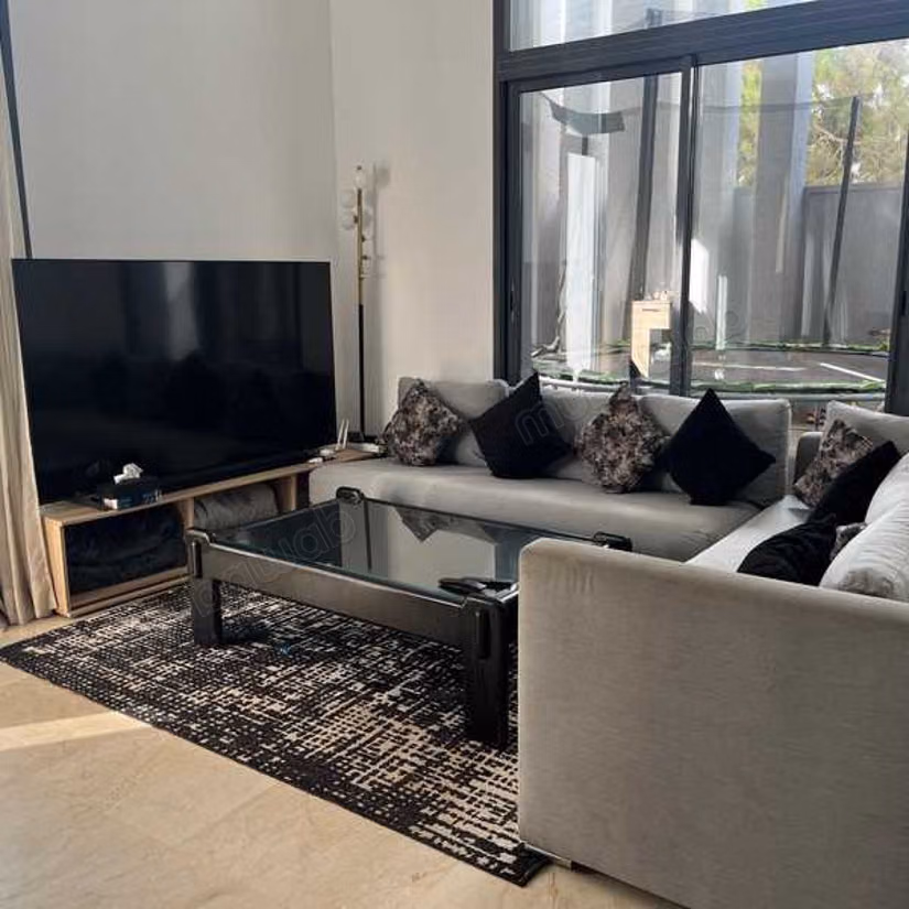 Sell apartment in Casablanca Finance City. 3 beautiful rooms. Private garden, Cellar