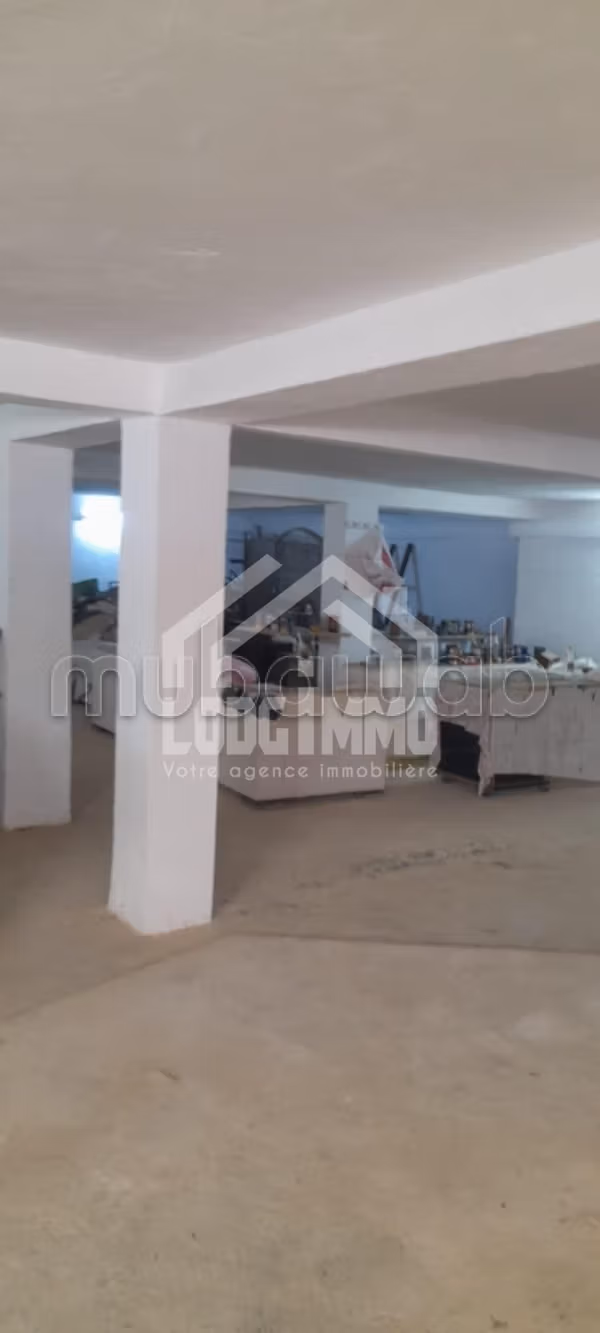 À louer – Dépôt / Cave de stockage – 200 m² – Raoued Hay Yamama