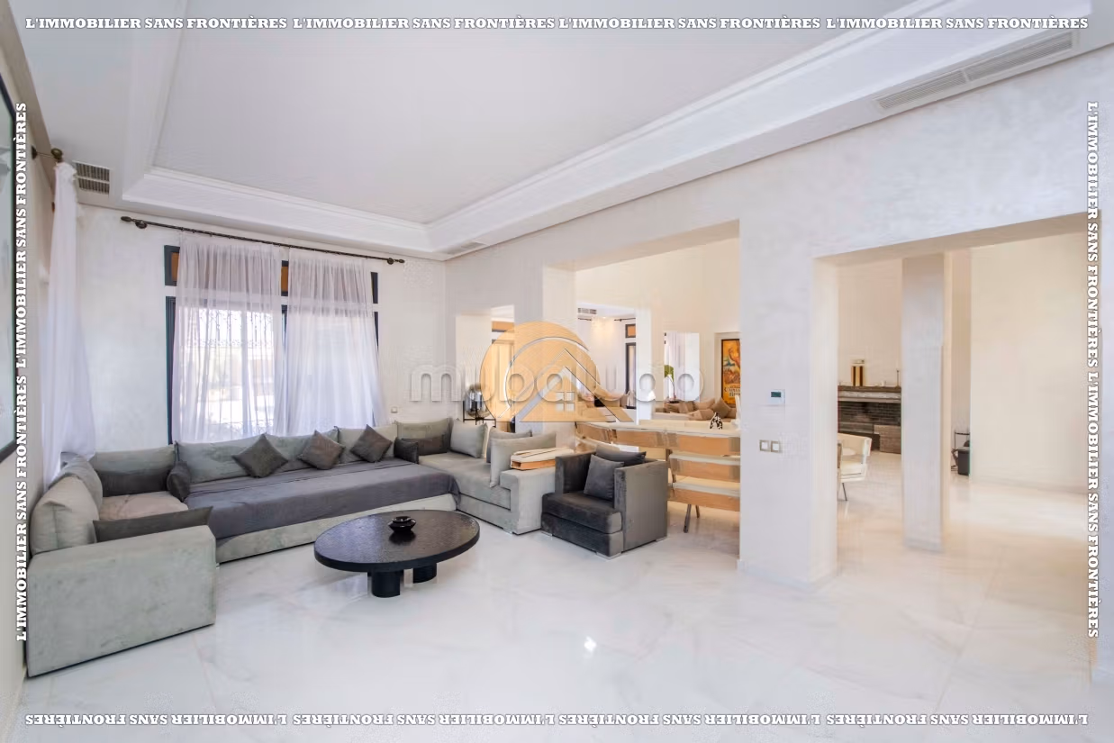 Villa semi meublée à louer à Route d’Ouarzazate Km 14,4 000 m²,
Marrakech