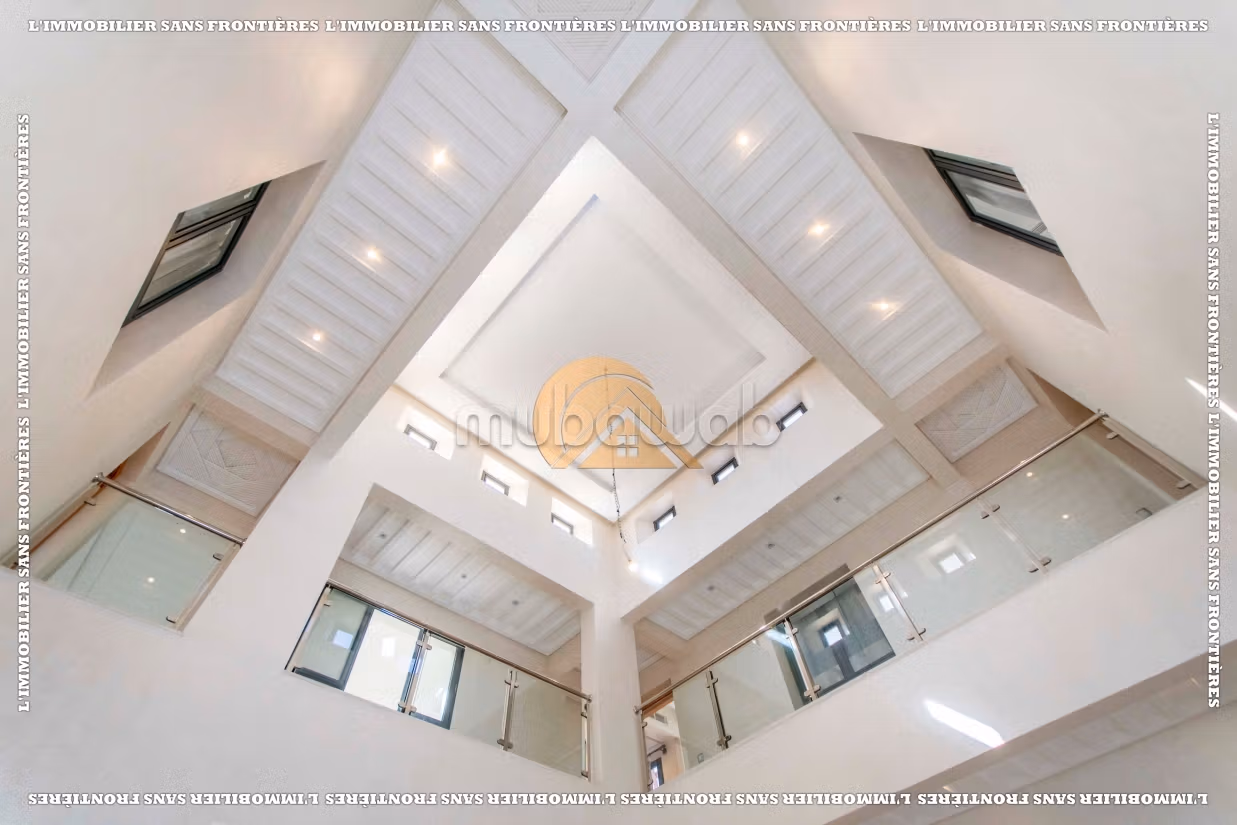 Villa semi meublée à louer à Route d’Ouarzazate Km 14,4 000 m²,
Marrakech