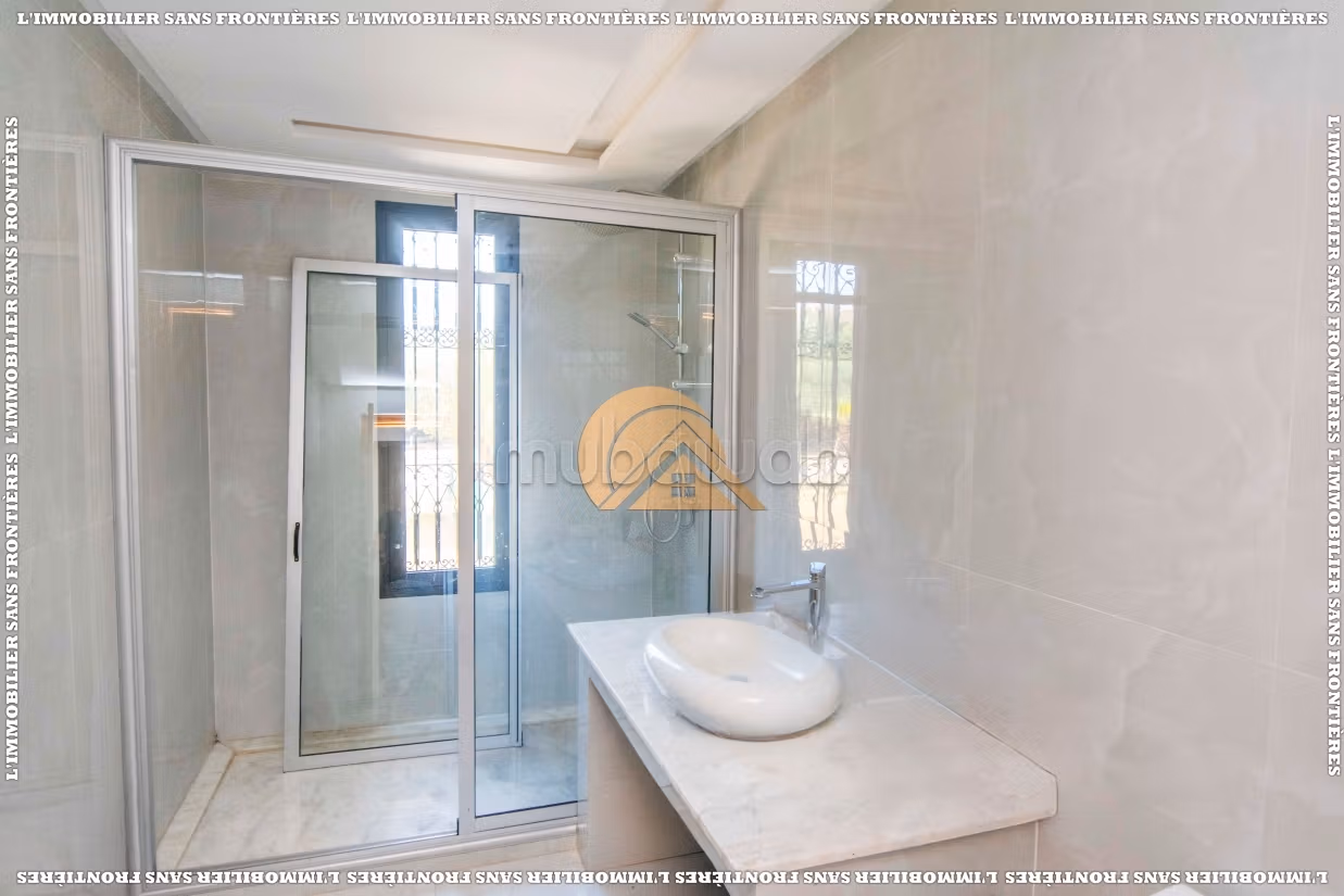 Villa semi meublée à louer à Route d’Ouarzazate Km 14,4 000 m²,
Marrakech