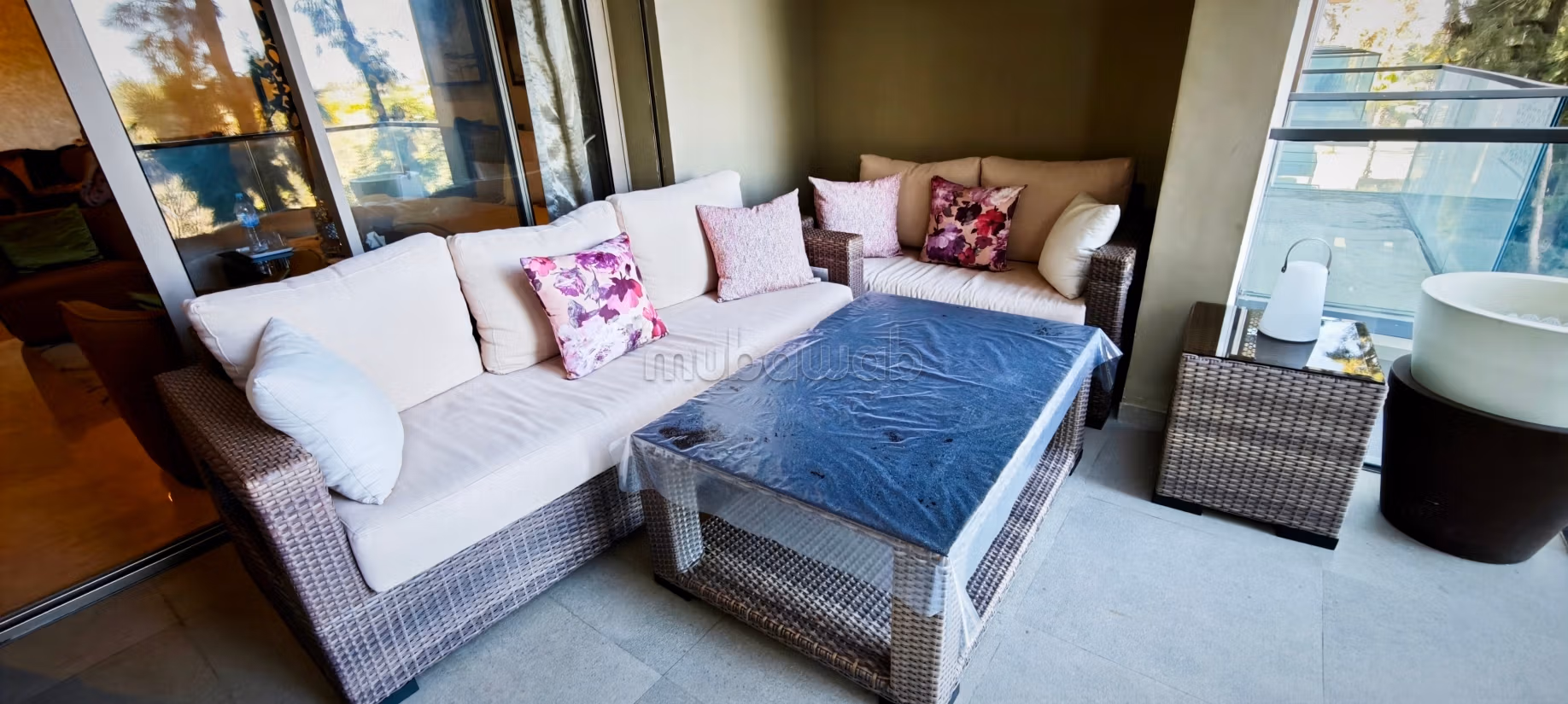 High-end furnished apartment for sale at Rabat Square – Souissi.