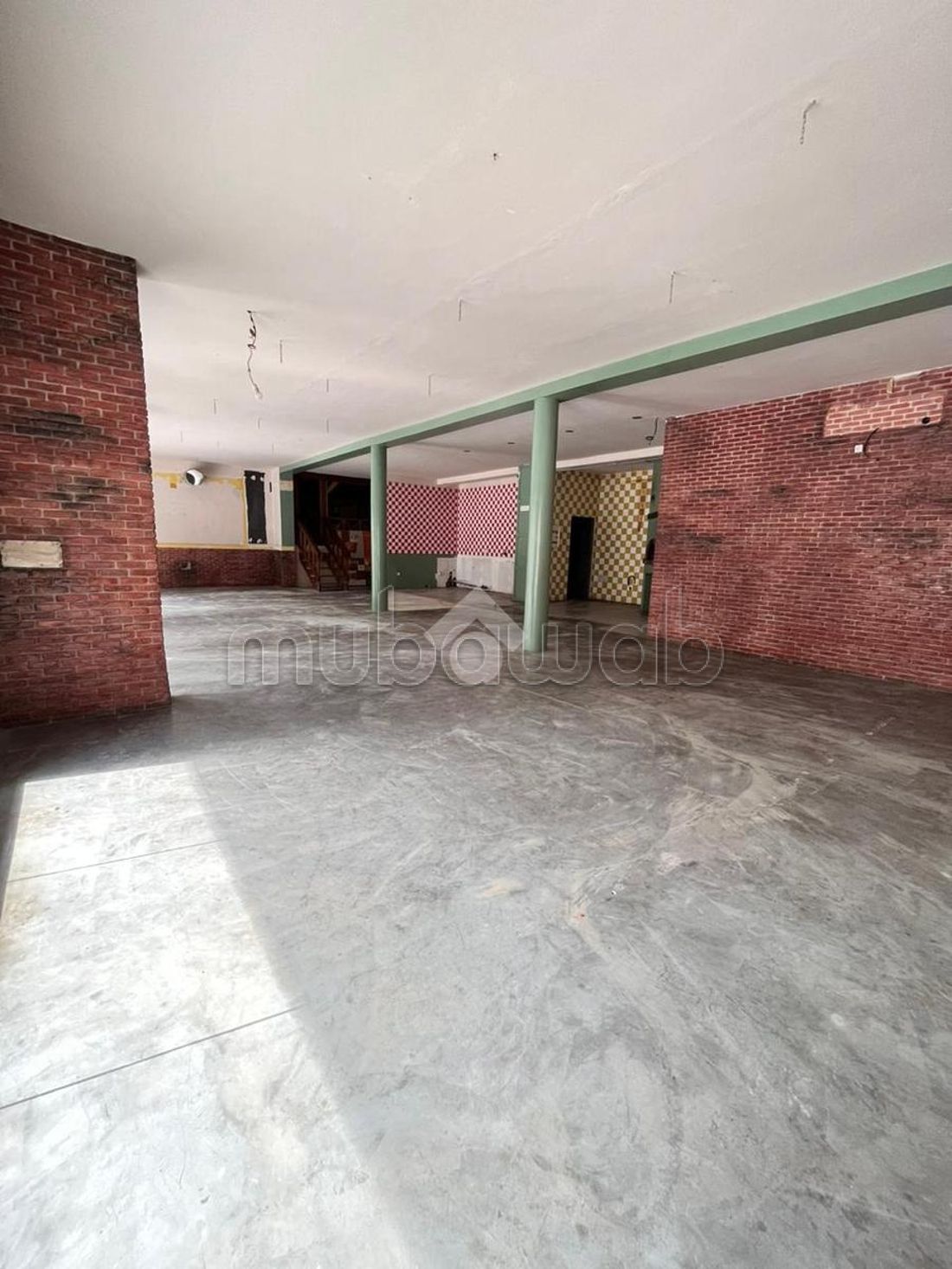 Offices & shops to rent. Dimension 200 m²