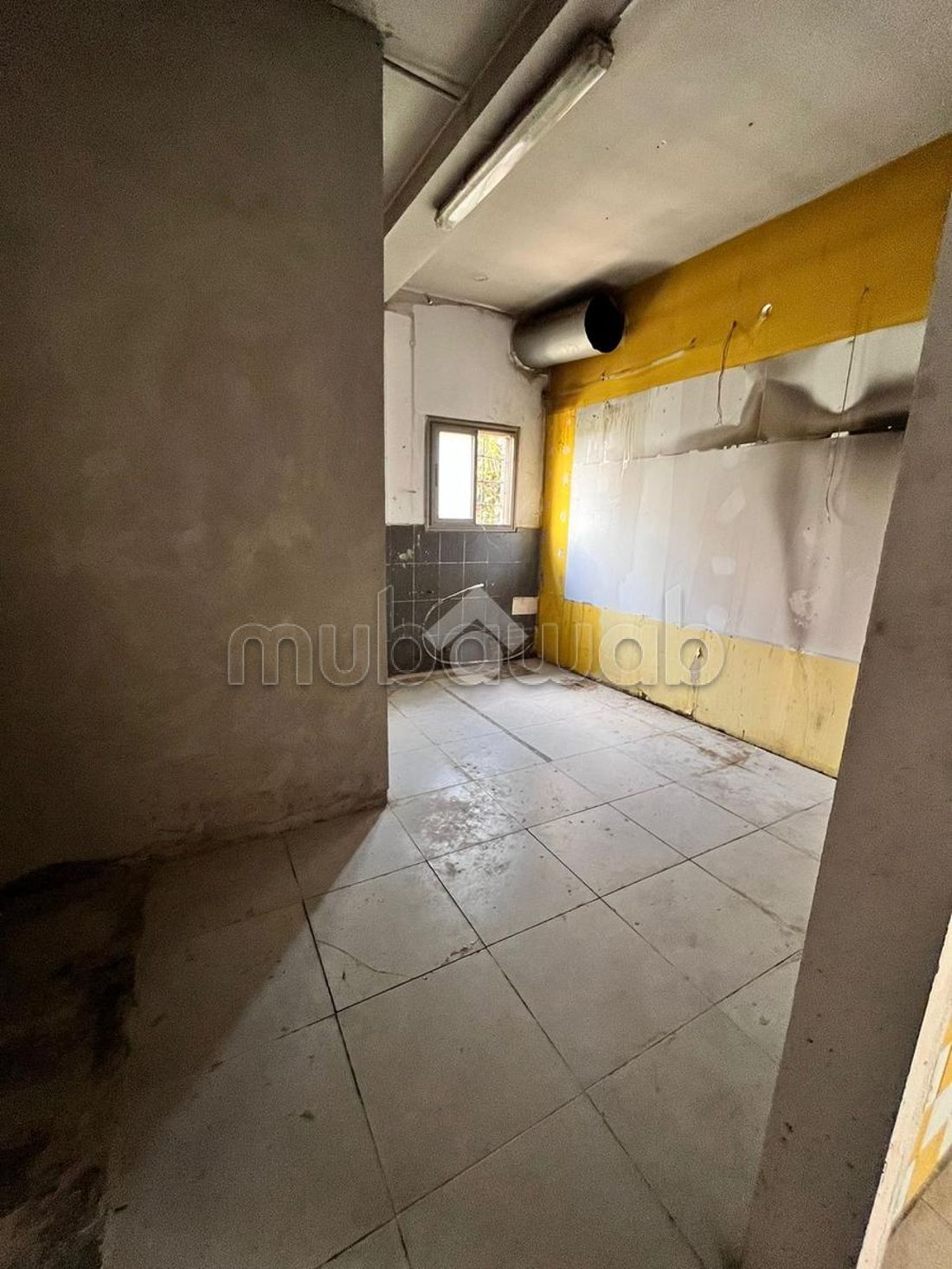 Offices & shops to rent. Dimension 200 m²