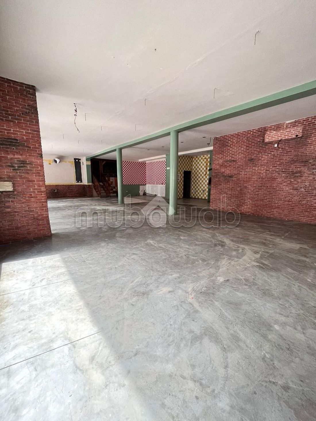 Offices & shops to rent. Dimension 200 m²