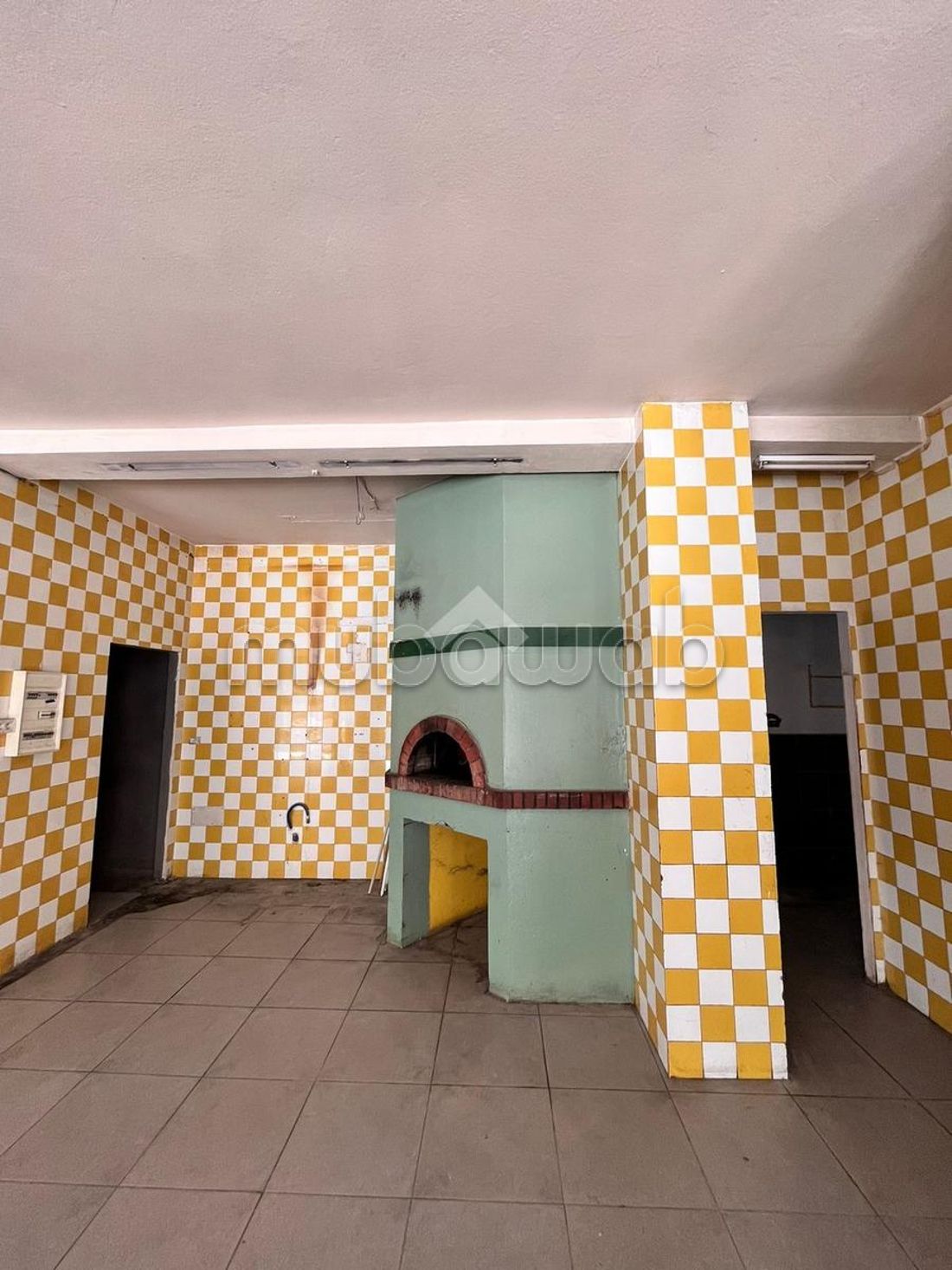 Offices & shops to rent. Dimension 200 m²