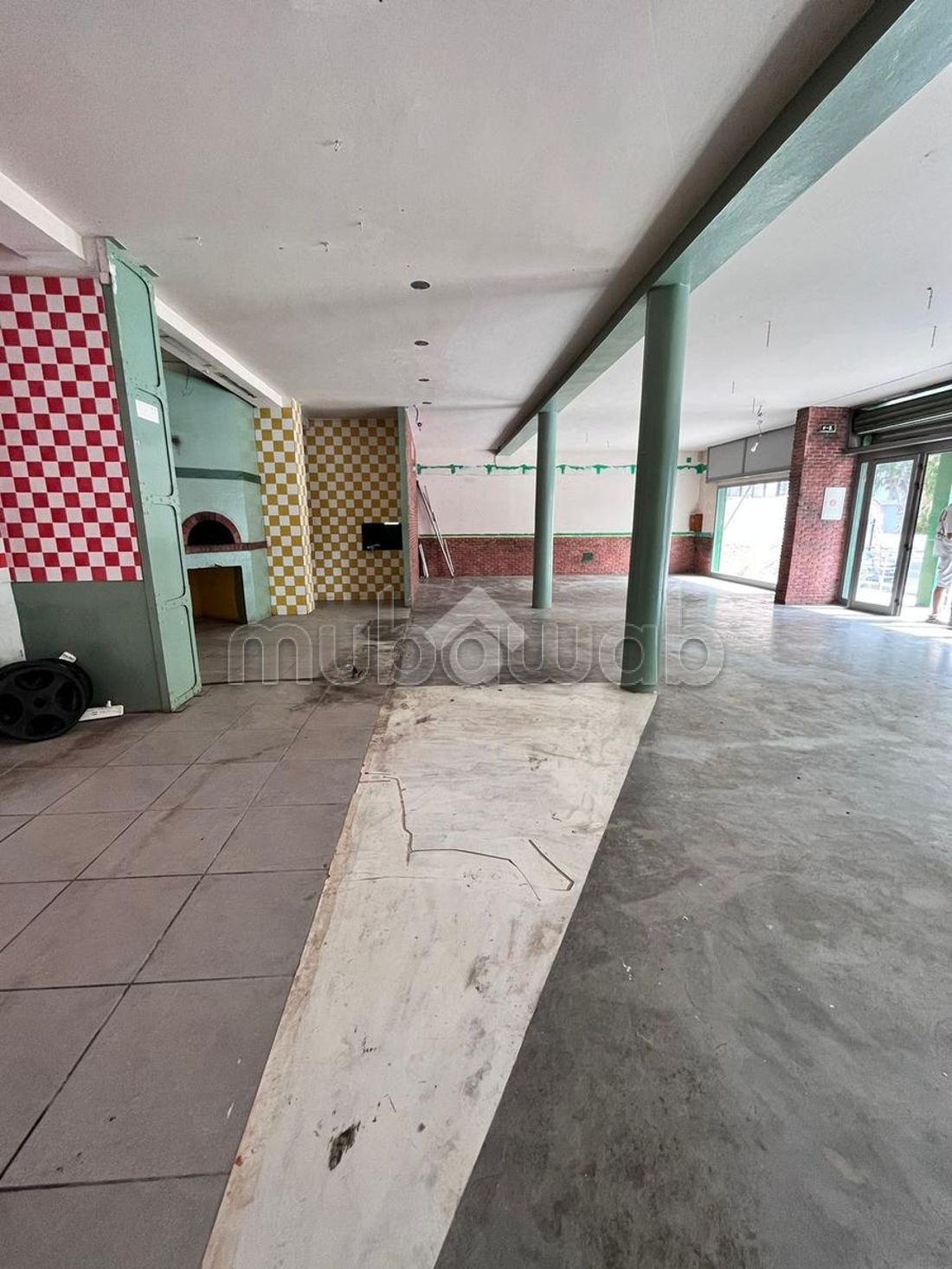 Offices & shops to rent. Dimension 200 m²