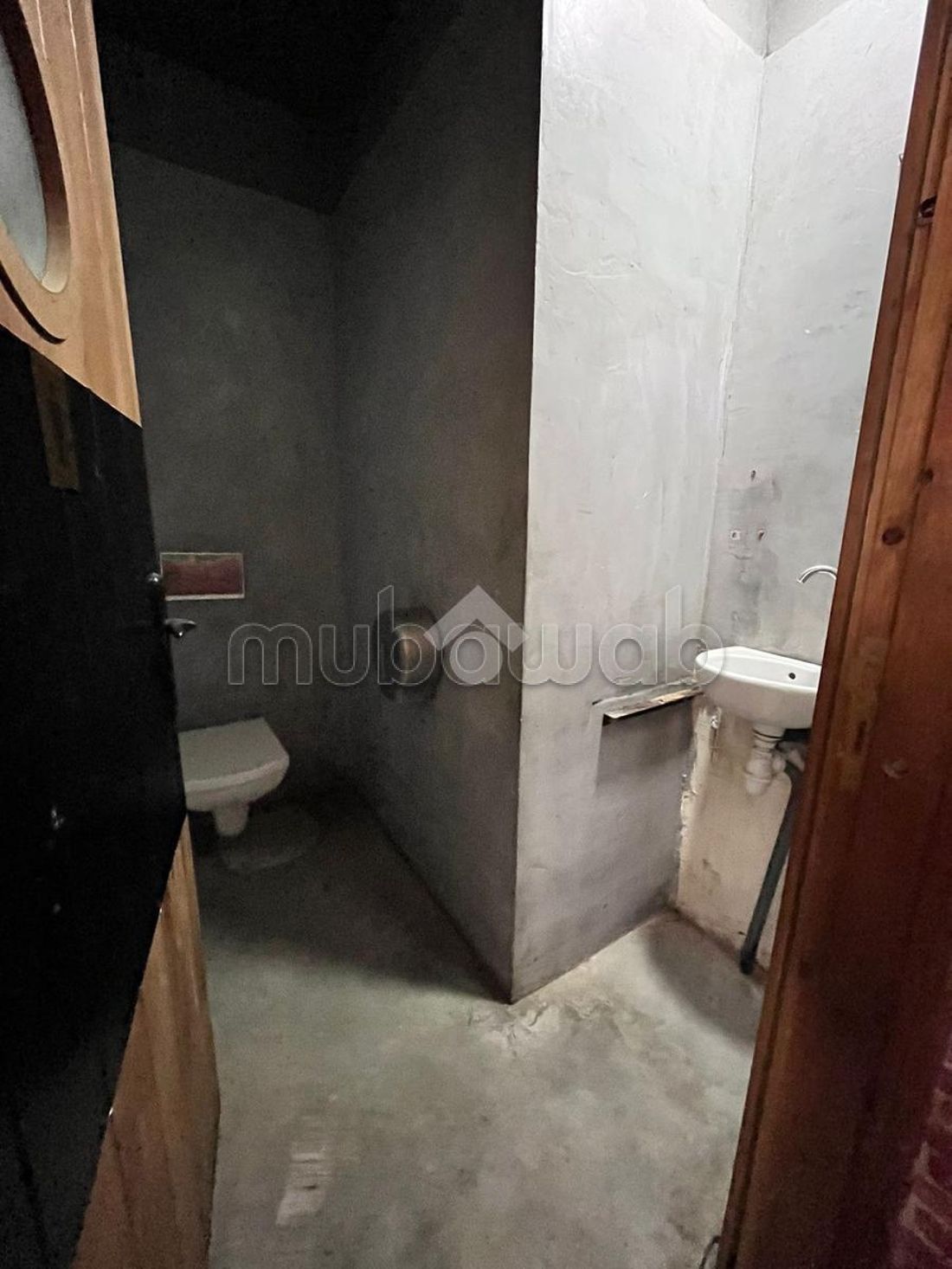 Offices & shops to rent. Dimension 200 m²