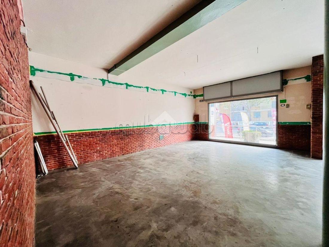 Offices & shops to rent. Dimension 200 m²