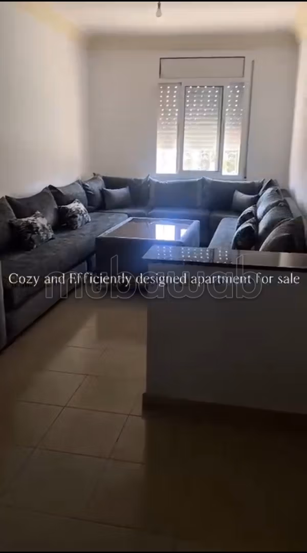 Busca pisos en venta. Gran superficie 64 m². Salón marroquí amueblado