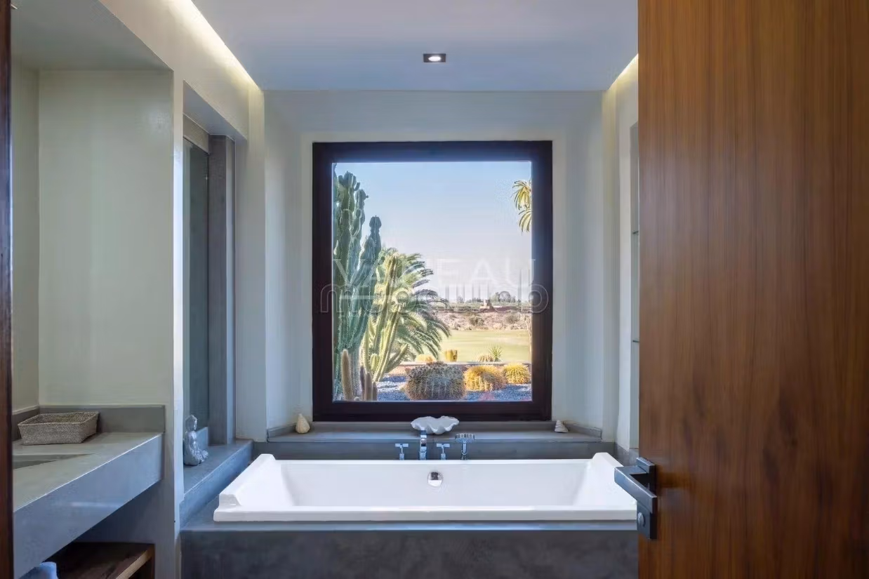 Villa de alto standing en venta. Superficie de 850 m². Espacios verdes, plazas de estacionamiento