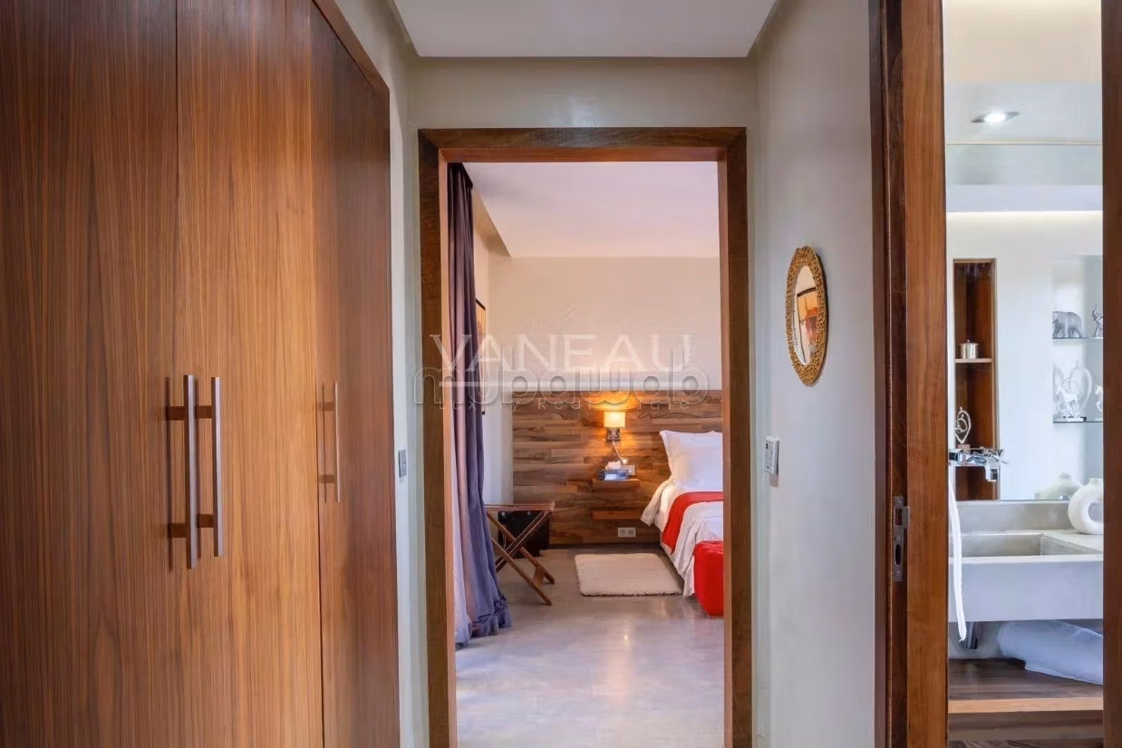 Villa de alto standing en venta. Superficie de 850 m². Espacios verdes, plazas de estacionamiento