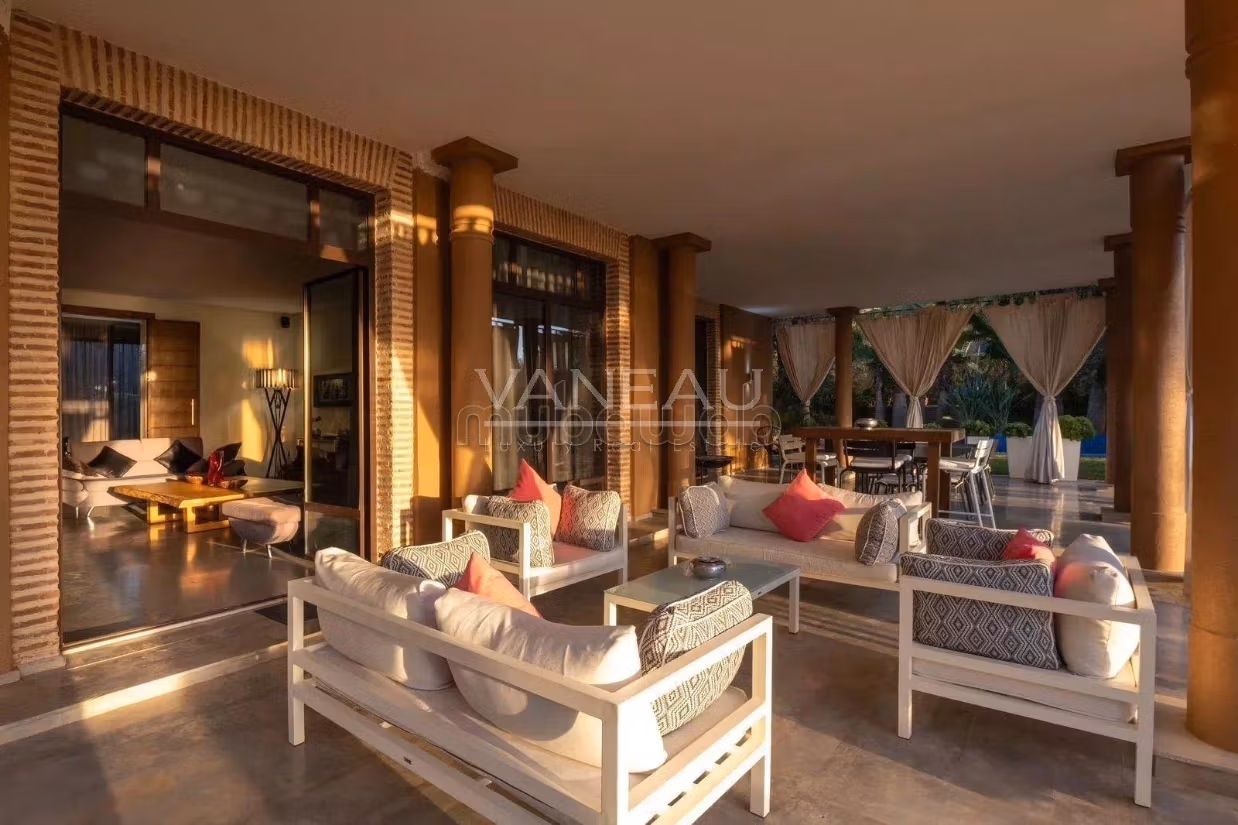 Villa de alto standing en venta. Superficie de 850 m². Espacios verdes, plazas de estacionamiento