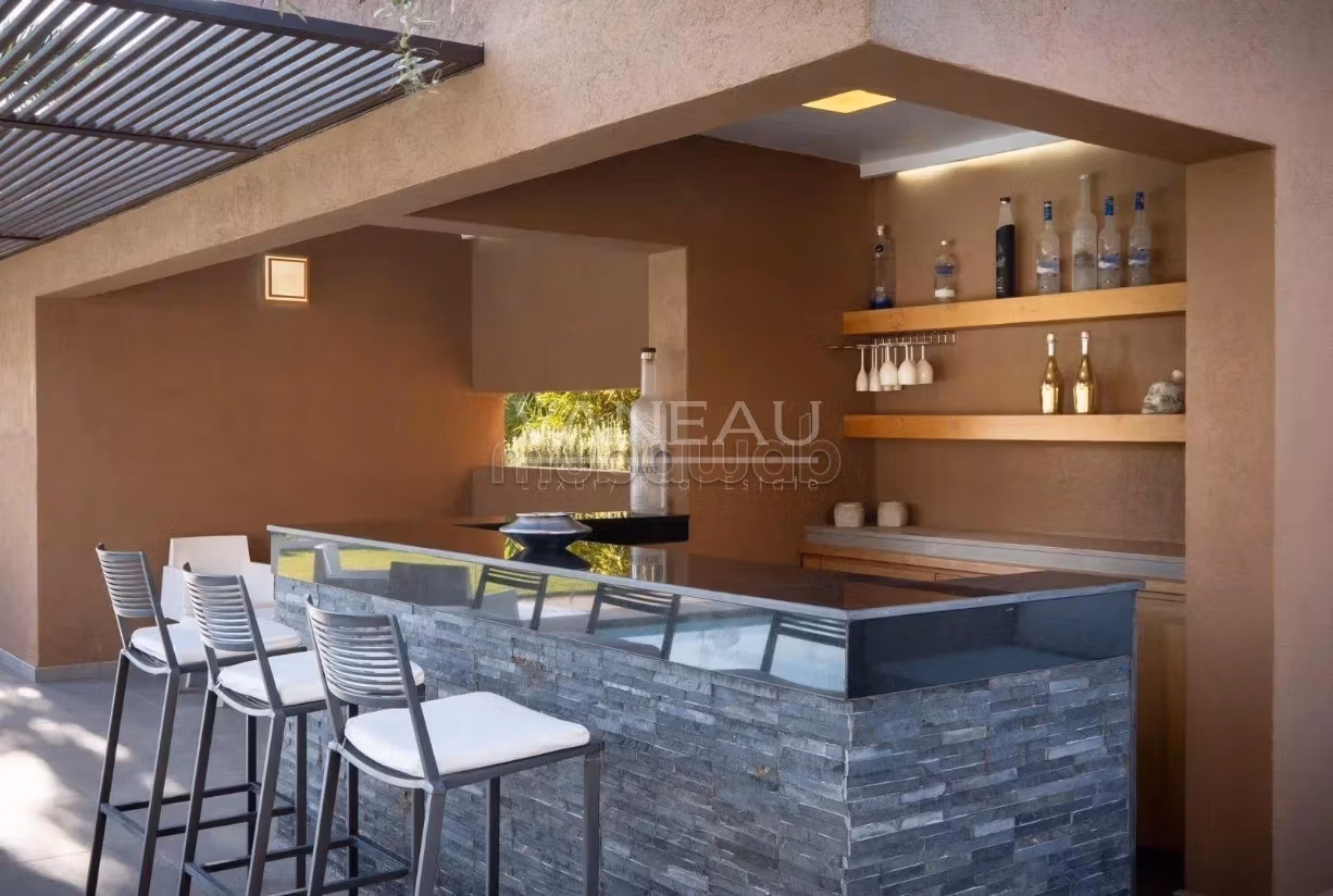 Villa de alto standing en venta. Superficie de 850 m². Espacios verdes, plazas de estacionamiento