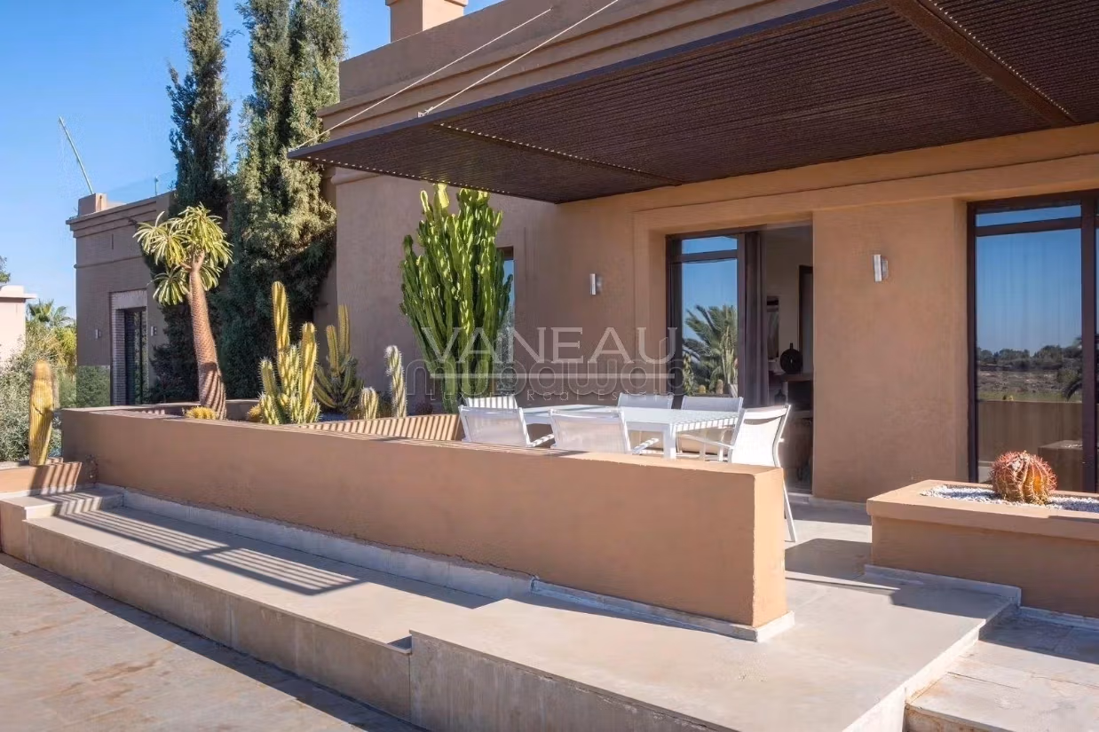 Villa de alto standing en venta. Superficie de 850 m². Espacios verdes, plazas de estacionamiento
