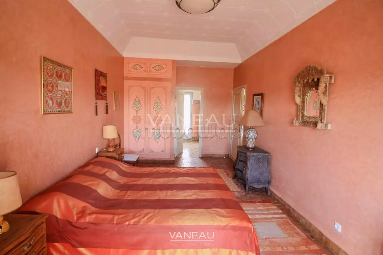 Villa de alto standing en venta. Pequeña superficie 650 m². Seguridad 24/24