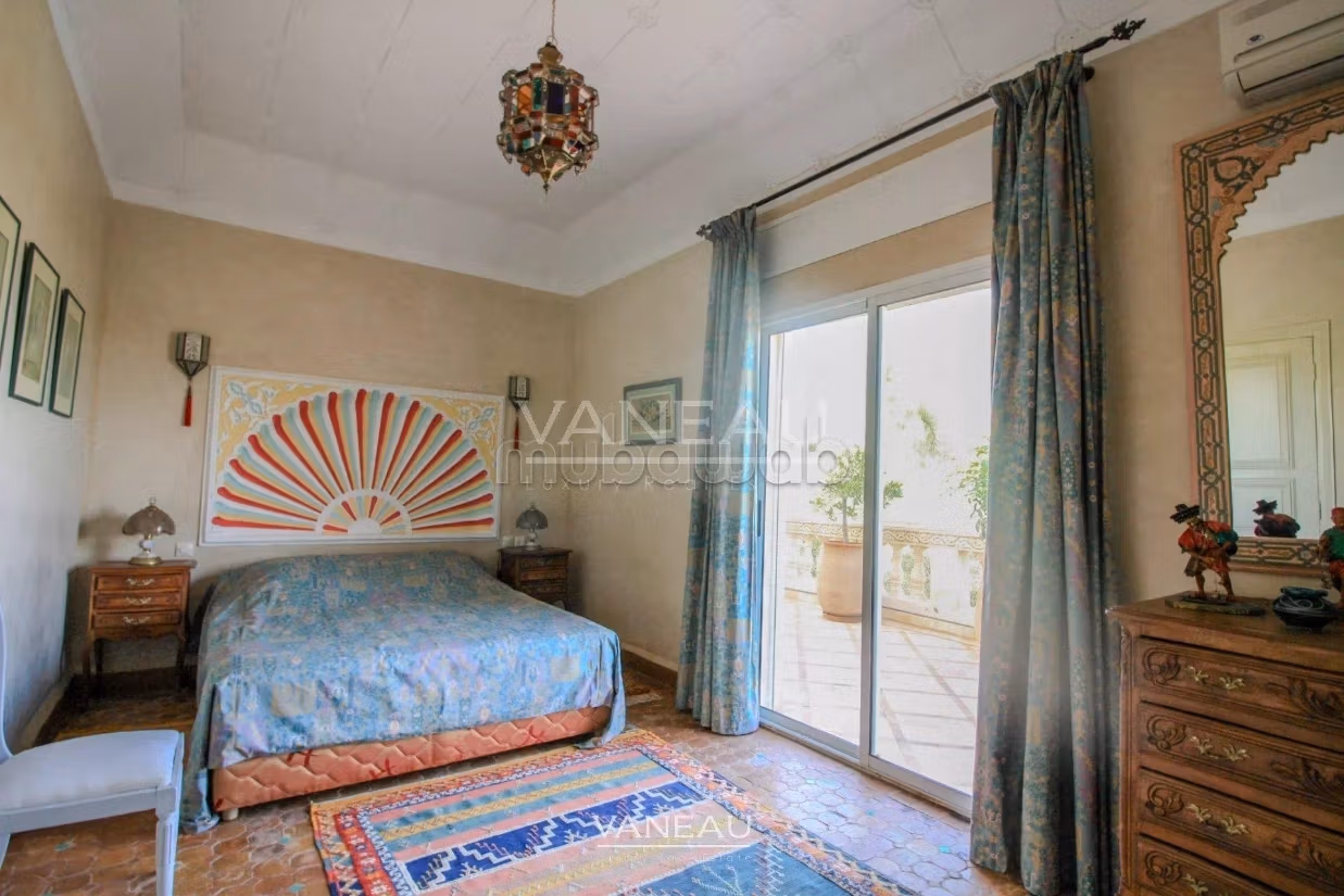 Villa de alto standing en venta. Pequeña superficie 650 m². Seguridad 24/24