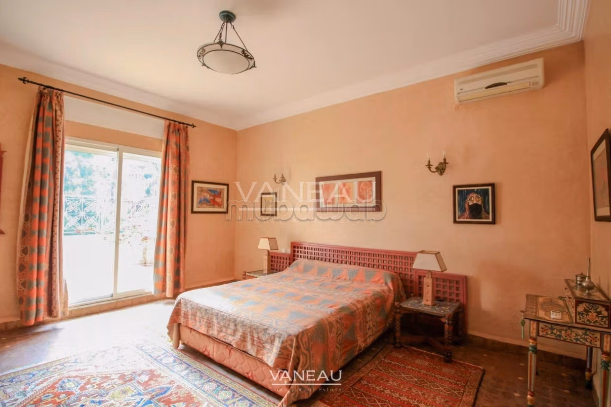 Villa de alto standing en venta. Pequeña superficie 650 m². Seguridad 24/24