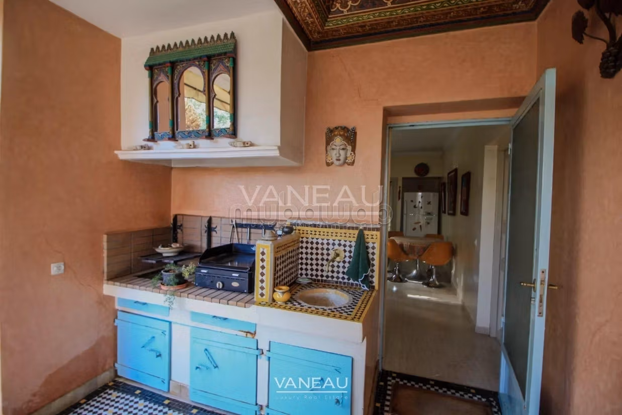 Villa de alto standing en venta. Pequeña superficie 650 m². Seguridad 24/24