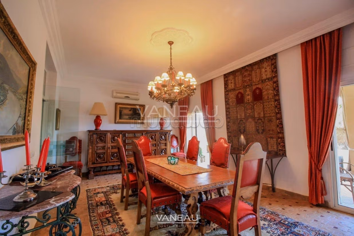 Villa de alto standing en venta. Pequeña superficie 650 m². Seguridad 24/24