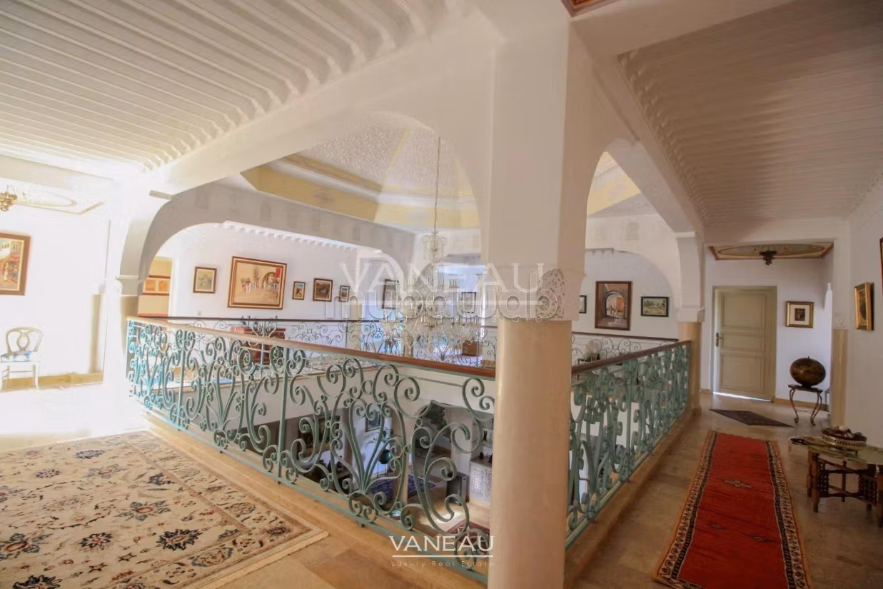 Villa de alto standing en venta. Pequeña superficie 650 m². Seguridad 24/24