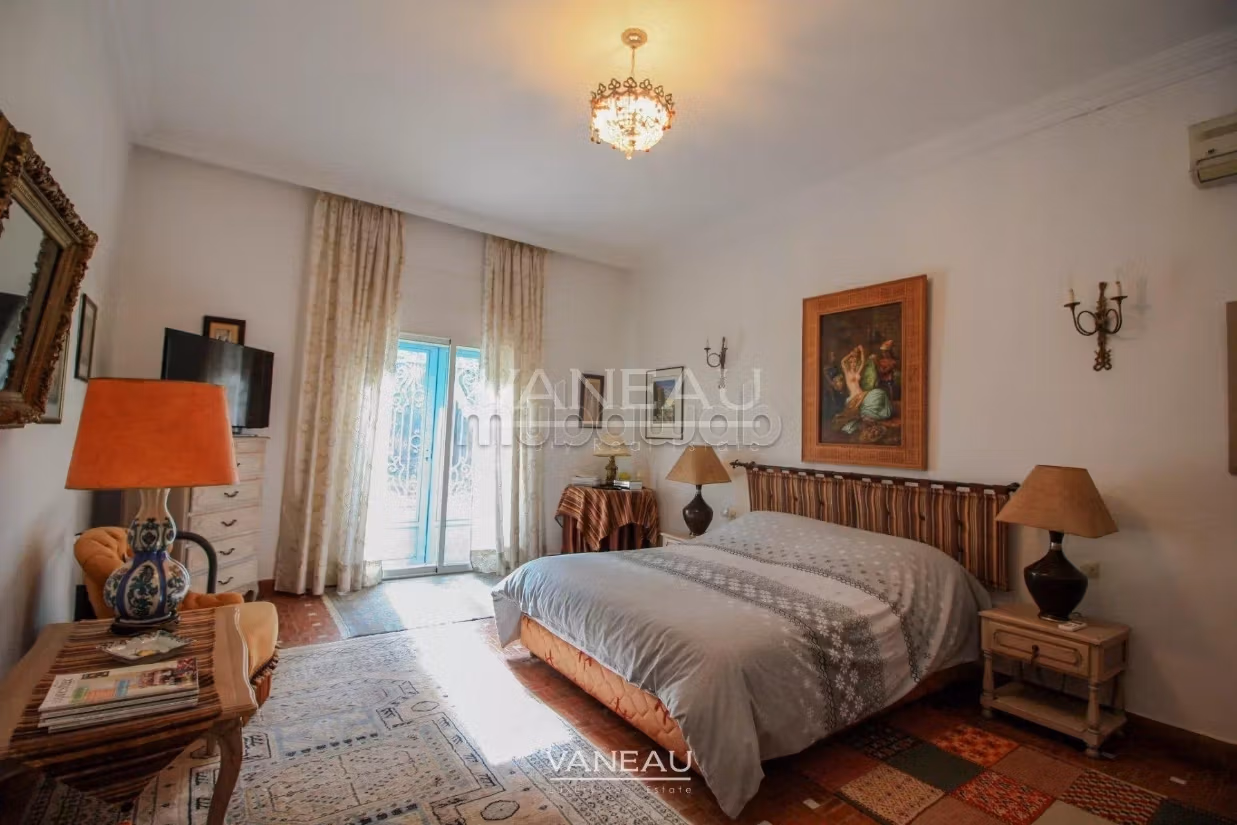 Villa de alto standing en venta. Pequeña superficie 650 m². Seguridad 24/24