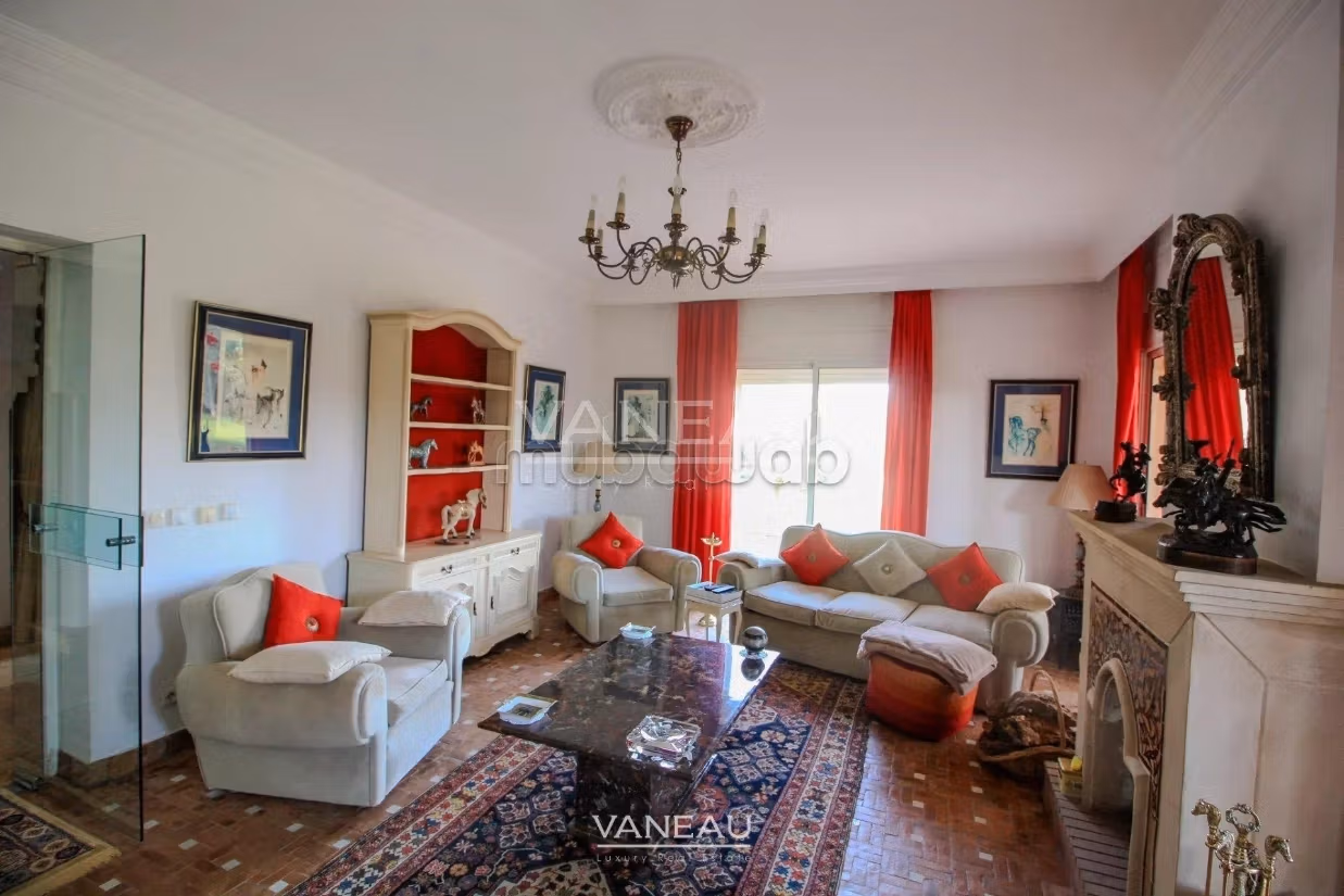 Villa de alto standing en venta. Pequeña superficie 650 m². Seguridad 24/24