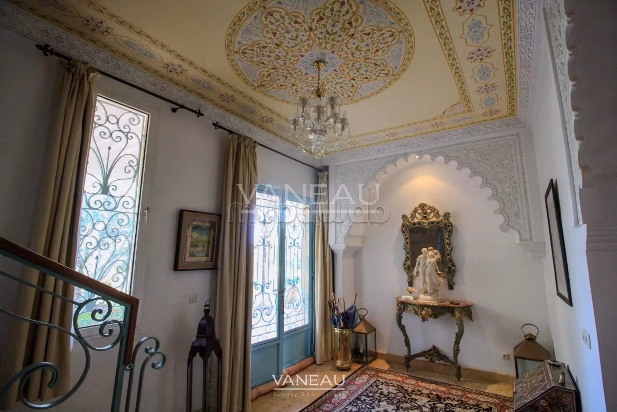 Villa de alto standing en venta. Pequeña superficie 650 m². Seguridad 24/24