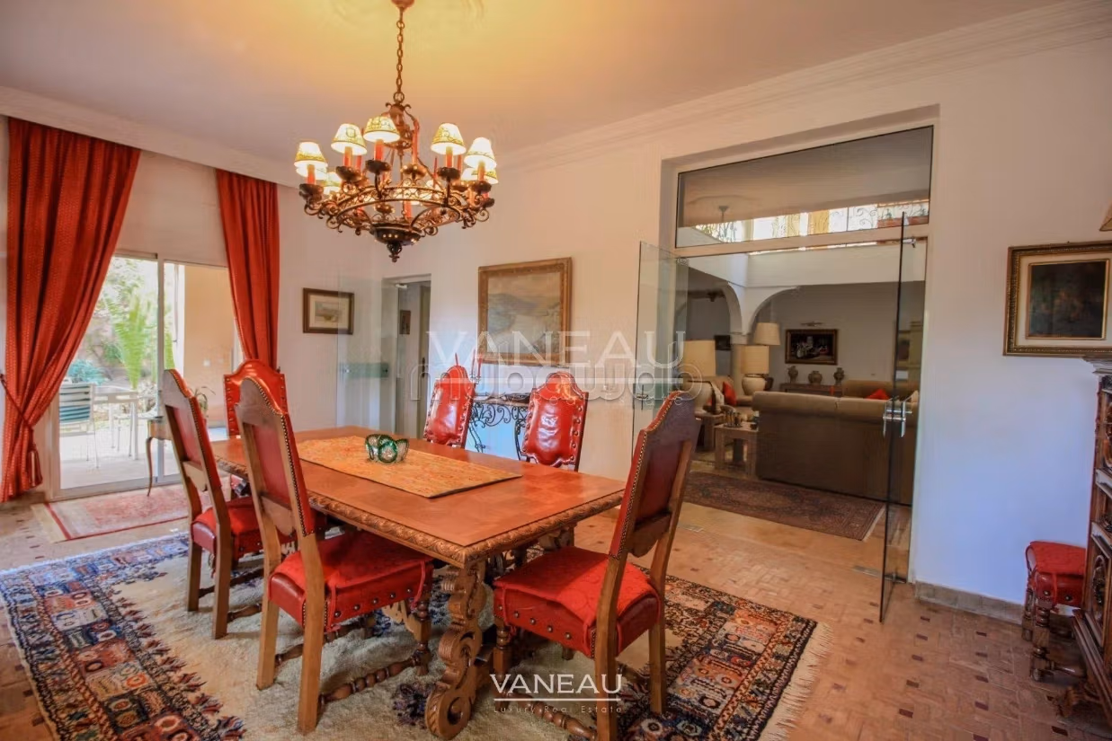Villa de alto standing en venta. Pequeña superficie 650 m². Seguridad 24/24
