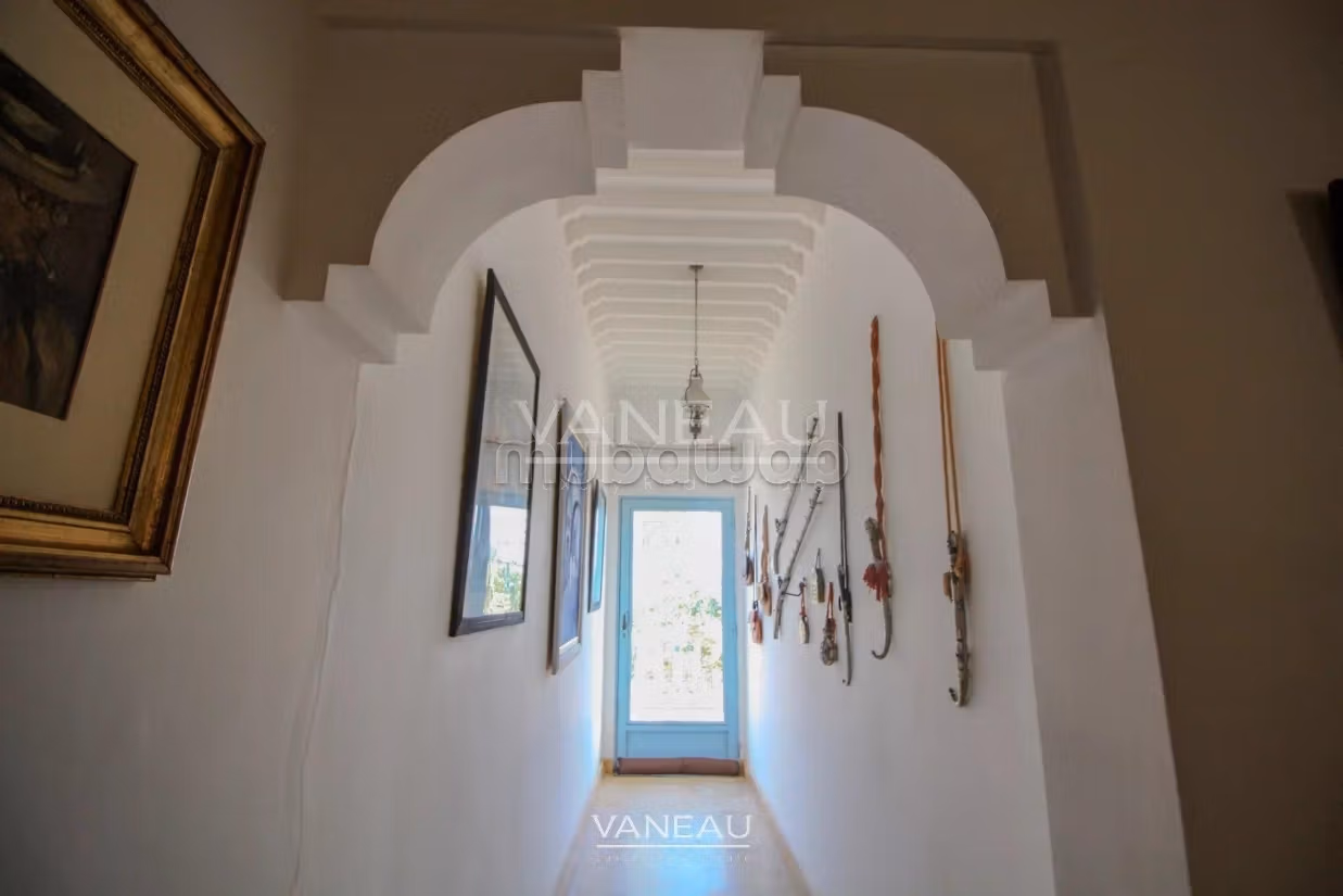 Villa de alto standing en venta. Pequeña superficie 650 m². Seguridad 24/24