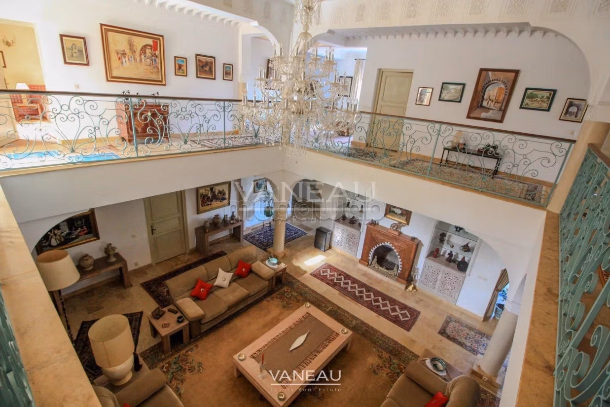 Villa de alto standing en venta. Pequeña superficie 650 m². Seguridad 24/24