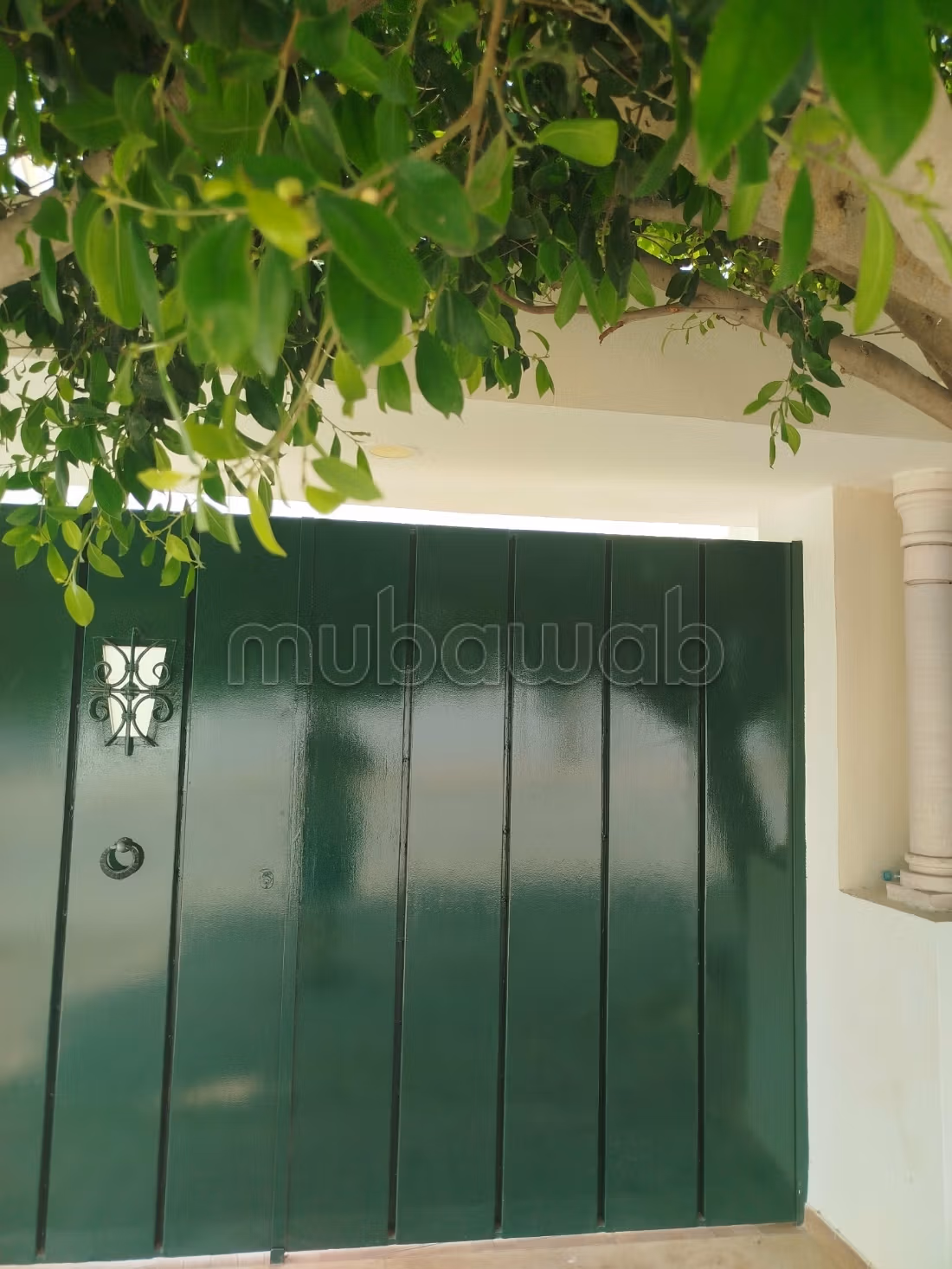 Vendita di un bell'appartamento a Sakiet Ezzit. 6 camere. Terrazzo e giardino