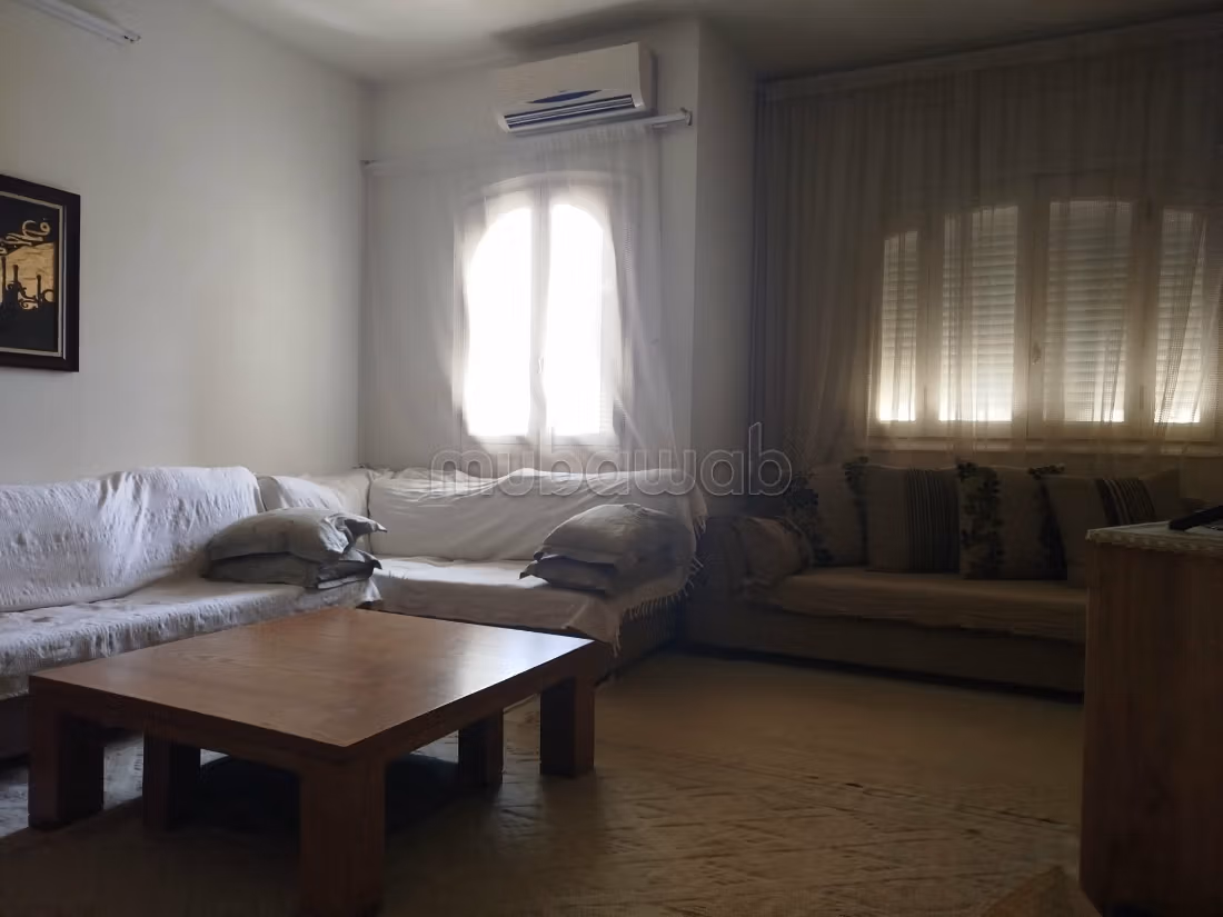 Vendita di un bell'appartamento a Sakiet Ezzit. 6 camere. Terrazzo e giardino