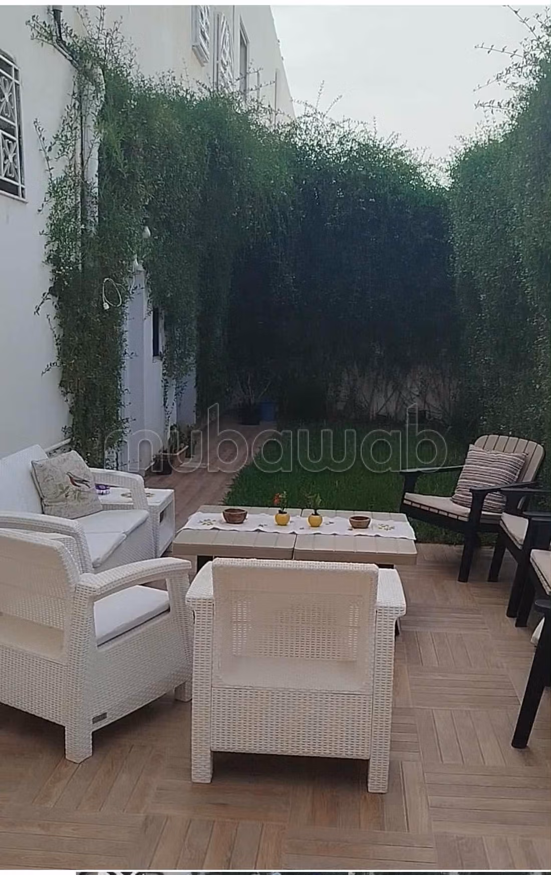 Vendita di un bell'appartamento a Sakiet Ezzit. 6 camere. Terrazzo e giardino