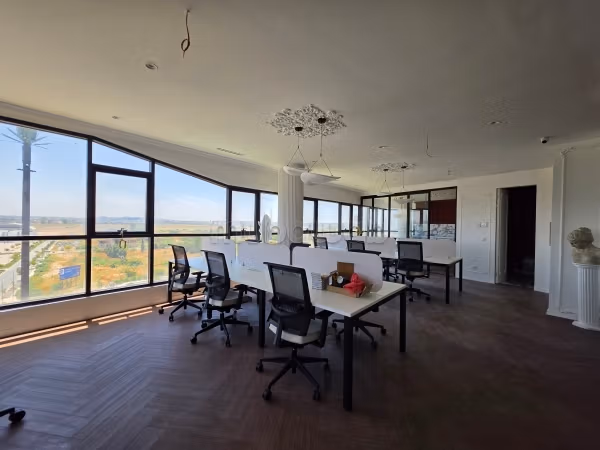 Kantoorruimte te huur in Casablanca Finance City. Oppervlakte 117 m². Verstevigde deur en beveiligingssysteem