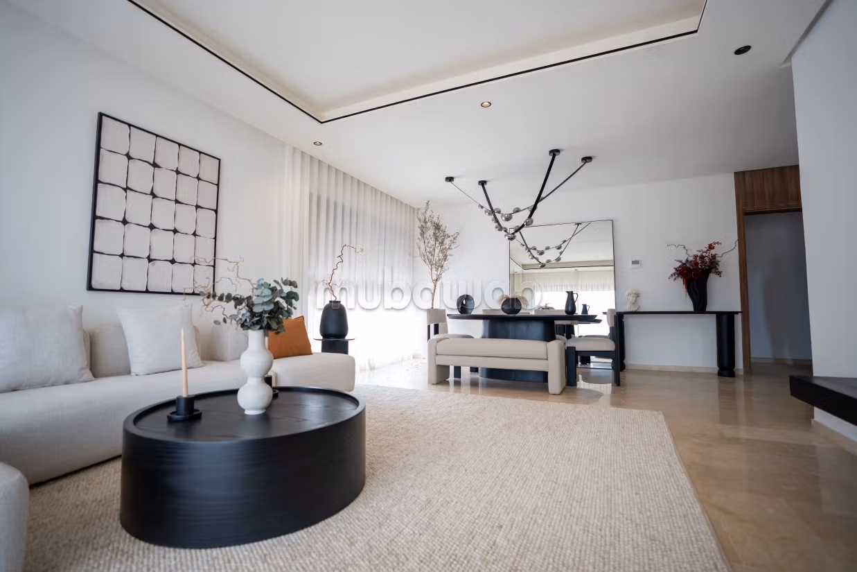 Find an apartment to buy in Californie. 4 large living areas. Cellar